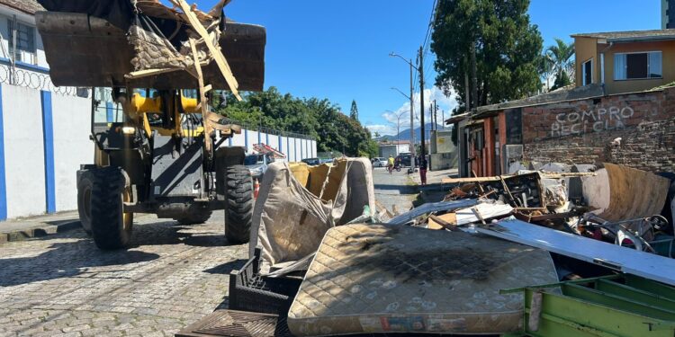 Operação “Imóvel Seguro” mobiliza secretarias e mira imóveis abandonados em Paranaguá