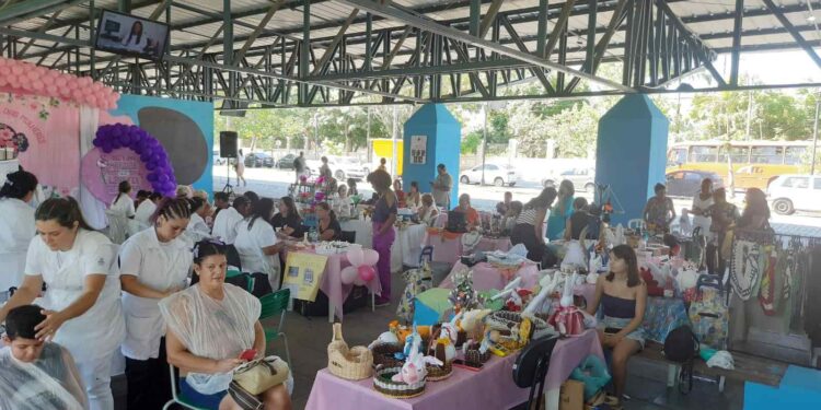 Prefeitura de Paranaguá realiza evento alusivo ao Dia Internacional da Mulher no Terminal Urbano