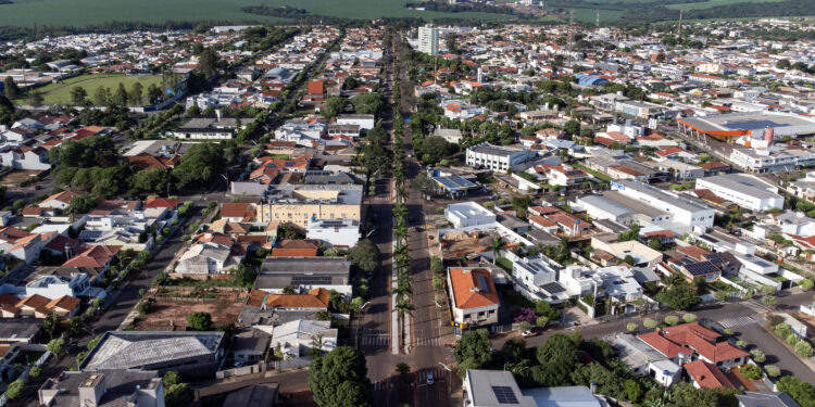Carga tributária reduzida pode gerar 1 milhão de empregos no Paraná até 2035