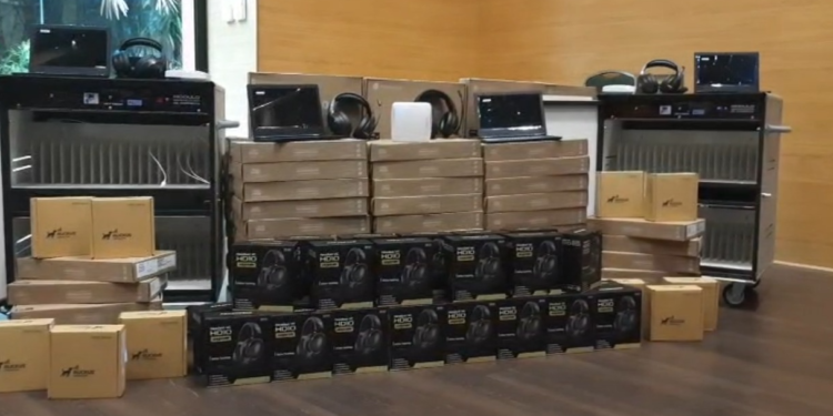 Paraná entrega kits tecnológicos e reforça integração entre redes municipal e estadual de ensino