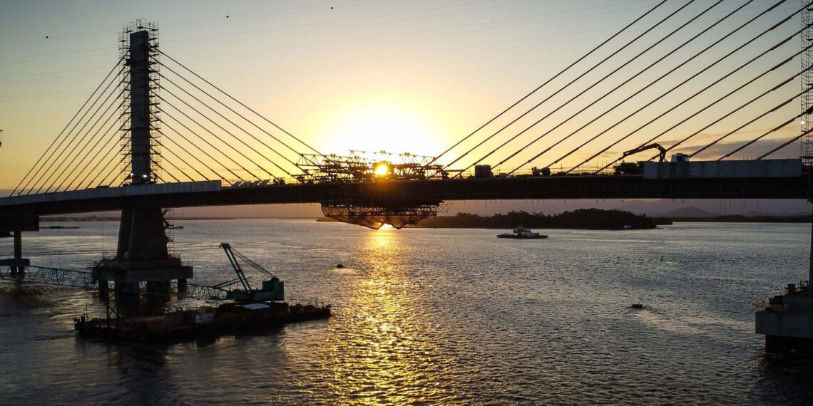 Iluminação e acessos colocam Ponte de Guaratuba na fase final das obras