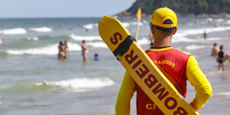 Bombeiros reforçam segurança para shows do Verão Maior Paraná na Ilha do Mel