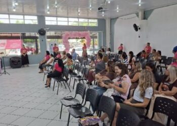 Palestra em Pontal do Paraná destaca saúde e protagonismo feminino no Mês da Mulher
