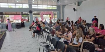 Palestra em Pontal do Paraná destaca saúde e protagonismo feminino no Mês da Mulher