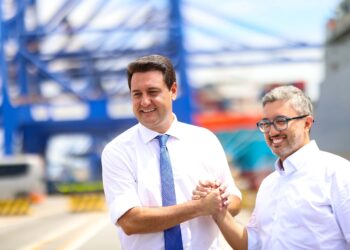 Ratinho Junior busca parcerias com gigante portuária MSC para fortalecer setor logístico do Paraná