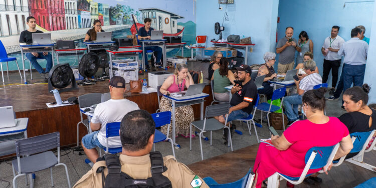 Mutirão garante regularização de imóveis para moradores dos residenciais Ouro Verde e Ilhas do Sol em Paranaguá