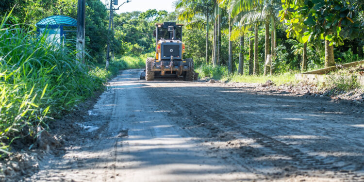 Prefeitura realiza melhorias em via do Rio das Pedras para facilitar acesso de moradores em Alexandra