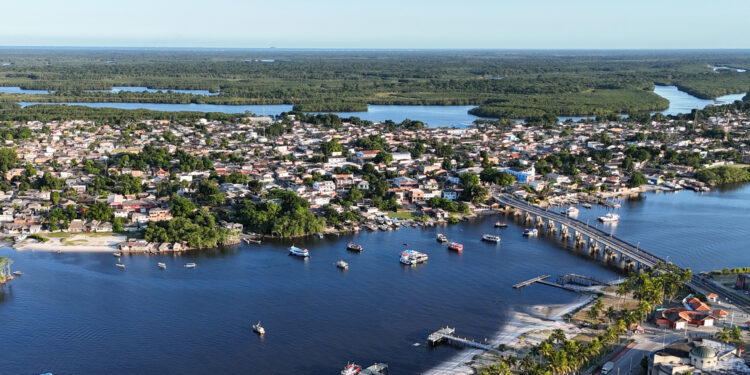 Mutirão de limpeza mobiliza equipes e reforça combate à dengue na Ilha dos Valadares