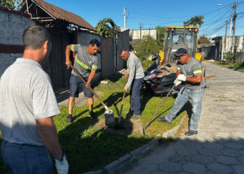 Prefeitura intensifica limpeza de drenagem na Ilha dos Valadares para evitar alagamentos