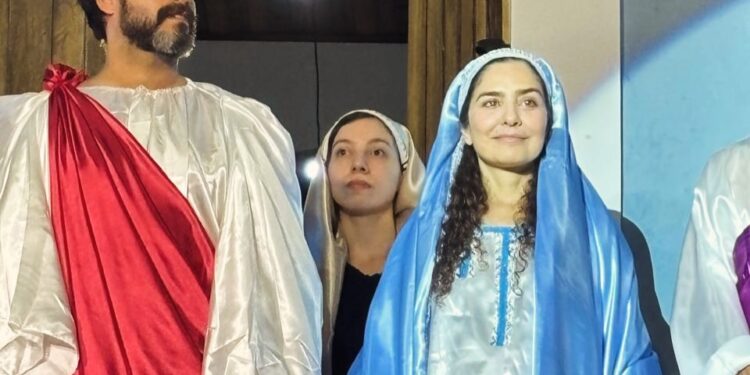 Via-Sacra emociona multidão e transforma ruas de Antonina em cenário de fé