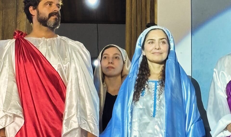 Via-Sacra emociona multidão e transforma ruas de Antonina em cenário de fé