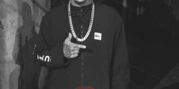 Homem executado dentro de carro por aplicativo é identificado em Paranaguá