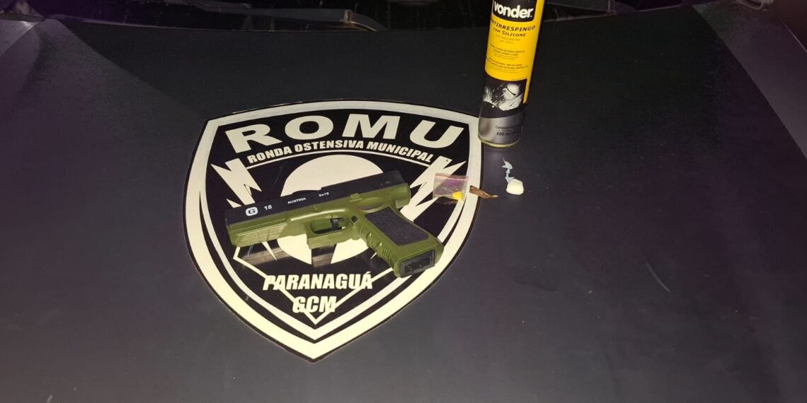 Operação Sossego flagra menores e apreende simulacro em tabacaria em Paranaguá