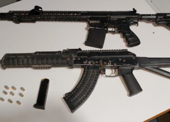 Polícia Militar apreende carregador com munições e simulacros de fuzil em Paranaguá