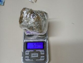 ROMU prende suspeito por tráfico de drogas durante patrulhamento em Paranaguá