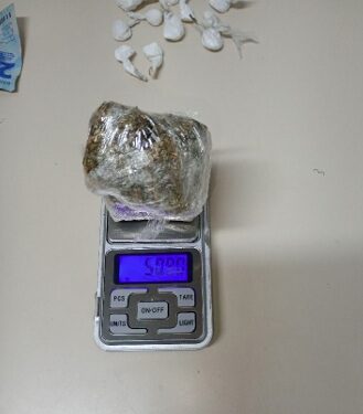 ROMU prende suspeito por tráfico de drogas durante patrulhamento em Paranaguá