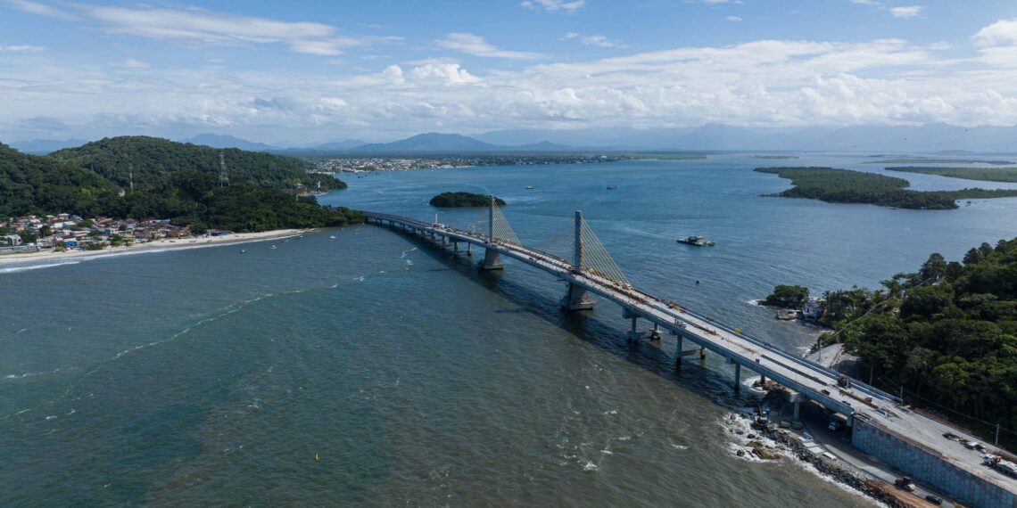 Mastros da Ponte de Guaratuba avançam e obra entra em fase final sem andaimes