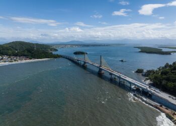 Mastros da Ponte de Guaratuba avançam e obra entra em fase final sem andaimes