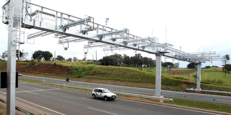 Governo do Brasil suspende mais de 3 milhões de multas do free flow e dá a motoristas 200 dias para pagar tarifas vencidas