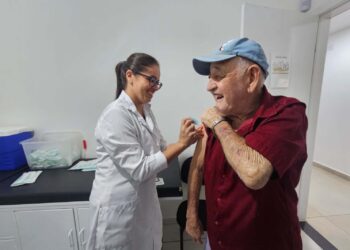 Paraná aplica 153,9 mil doses contra influenza no início da campanha de vacinação 2026