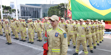 Paraná distribui 851 novos bombeiros para reforçar atendimento em todo o Estado