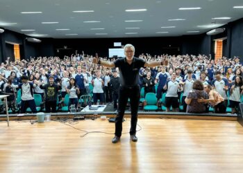 Servidor da Sesp já alcançou 1 milhão de jovens com palestras antidrogas no Paraná