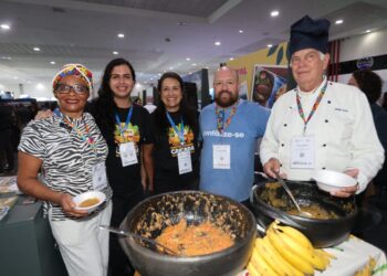 Pontal do Paraná destaca turismo e gastronomia na Expo Turismo Paraná 2026