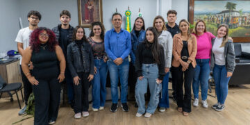 PREFEITURA DE PARANAGUÁ RECEBE NOVOS ESTAGIÁRIOS E REFORÇA FORMAÇÃO DE TALENTOS