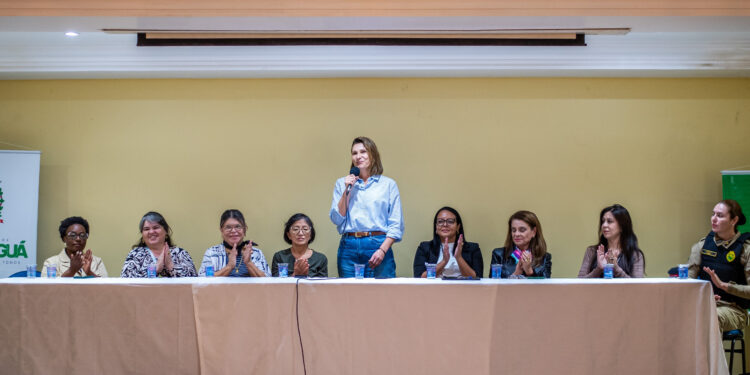 PARANAGUÁ REÚNE LITORAL E GOVERNO DO ESTADO PARA FORTALECER POLÍTICAS PÚBLICAS PARA MULHERES