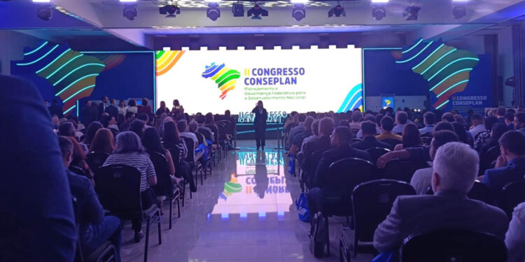 Paranaguá participa de congresso nacional sobre planejamento público e governança