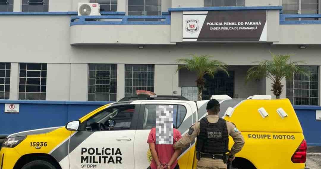 Homem com mandado por roubo é preso pela equipe de motos da PM na Serraria do Rocha, em Paranaguá