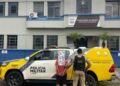 Homem com mandado por roubo é preso pela equipe de motos da PM na Serraria do Rocha, em Paranaguá