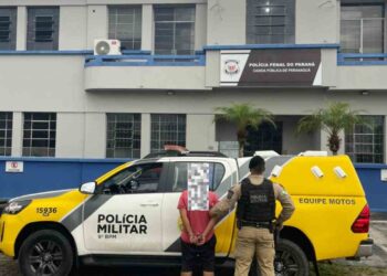 Homem com mandado por roubo é preso pela equipe de motos da PM na Serraria do Rocha, em Paranaguá