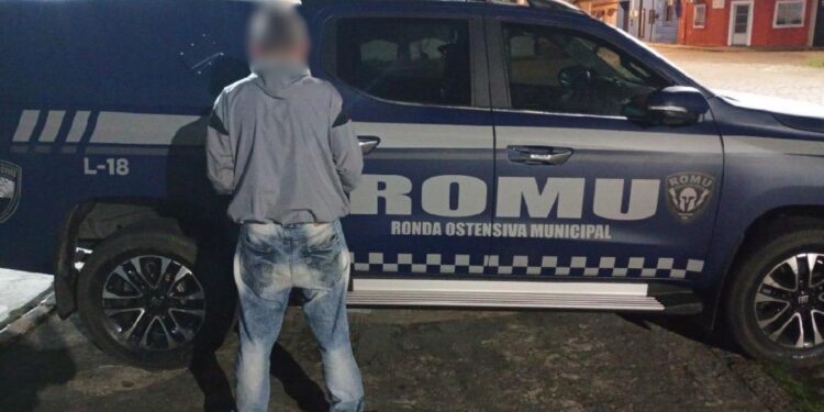 Homem com mandado de prisão é detido durante abordagem da GCM em Paranaguá