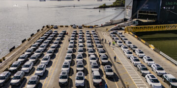 PORTO DE PARANAGUÁ RECEBE MAIS DE 5 MIL CARROS ELÉTRICOS EM OPERAÇÃO HISTÓRICA
