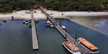 IAT CONCLUI INSTALAÇÃO DE OITO FLUTUANTES NO LITORAL DO PARANÁ