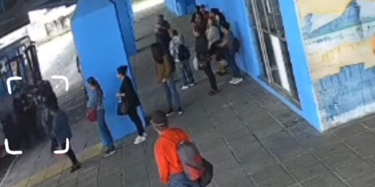 Idoso é preso por suspeita de importunar adolescentes em ônibus de Paranaguá