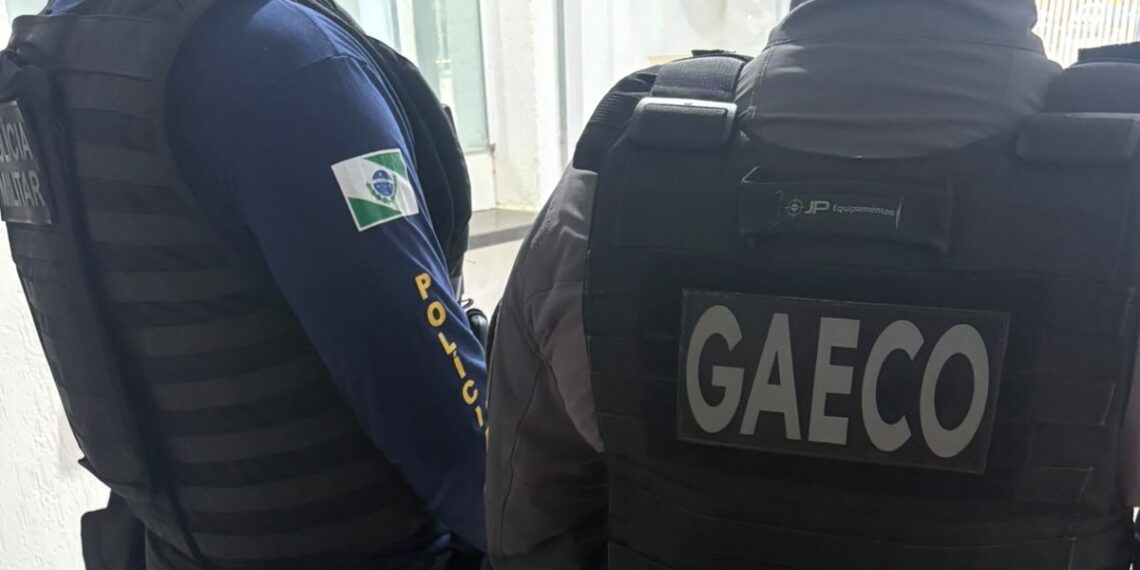GAECO prende dois policiais militares investigados por extorsão, tortura e sequestro no Litoral do Paraná