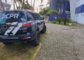 Dupla é baleada em atentado no Emboguaçu; carro utilizado no crime é abandonado na Vila São Jorge