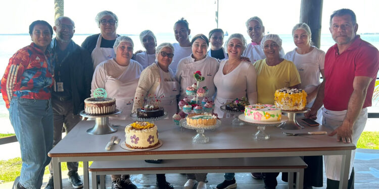 Primeira turma da Escola do Mar conclui curso de gastronomia em Paranaguá