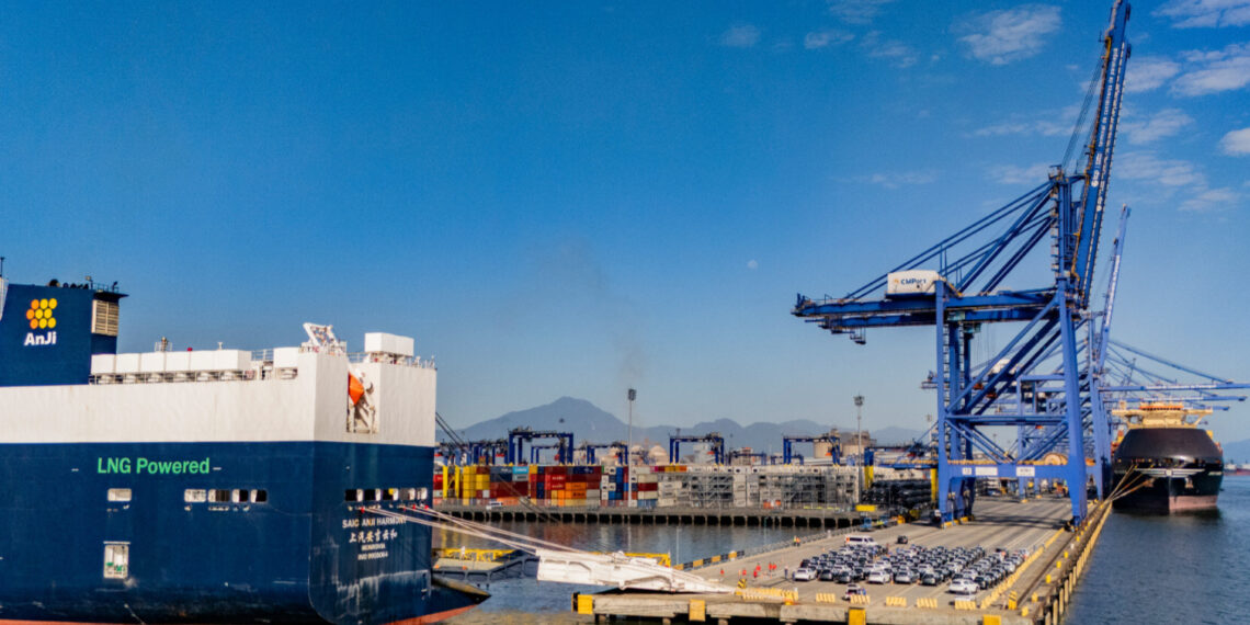 Porto de Paranaguá assume vice-liderança nacional na movimentação de veículos