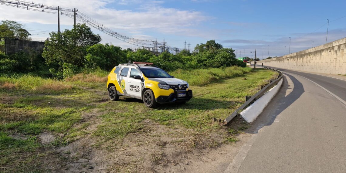 PM recupera motocicleta furtada abandonada em área de mata na Vila São Jorge