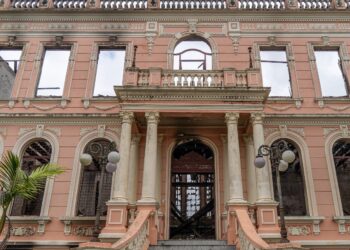 Governo do Paraná contrata serviços de limpeza do Instituto de Educação em Paranaguá