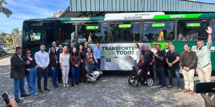 Paranaguá apresenta novo modelo de ônibus do transporte coletivo