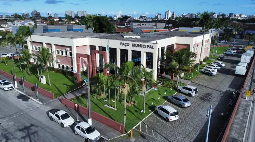Prefeitura de Matinhos abre concurso público com 75 vagas para 35 cargos