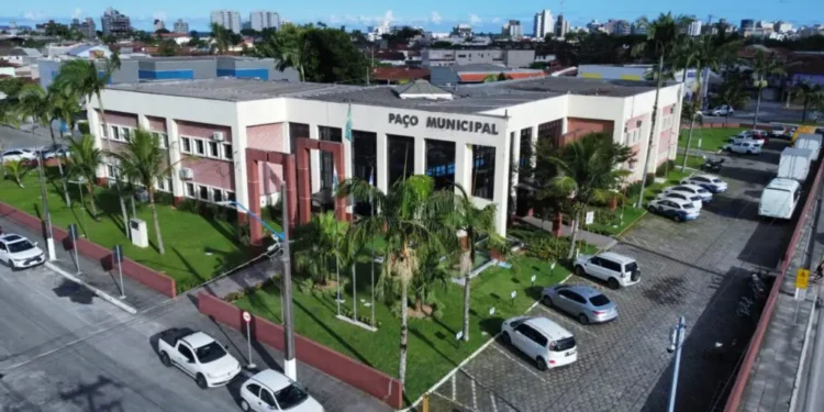 Prefeitura de Matinhos abre concurso público com 75 vagas para 35 cargos