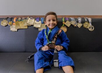 Noah, de 5 anos, coleciona títulos no jiu-jítsu e leva o nome de Paranaguá ao cenário internacional
