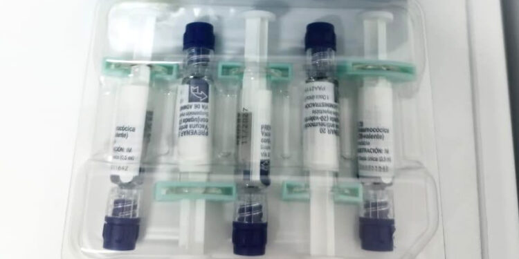 SUS amplia proteção infantil com a nova vacina Pneumo 20 disponível em Paranaguá