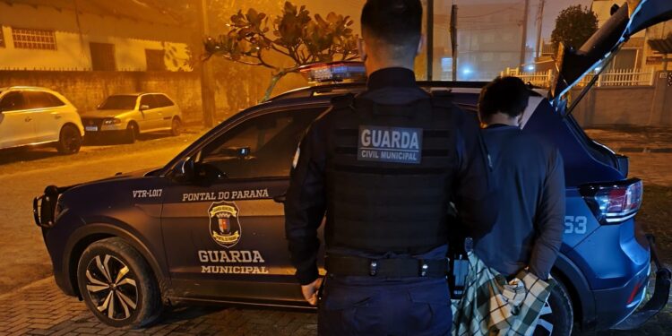 GCM prende homem por violência doméstica e cárcere privado contra a esposa no balneário Canoas