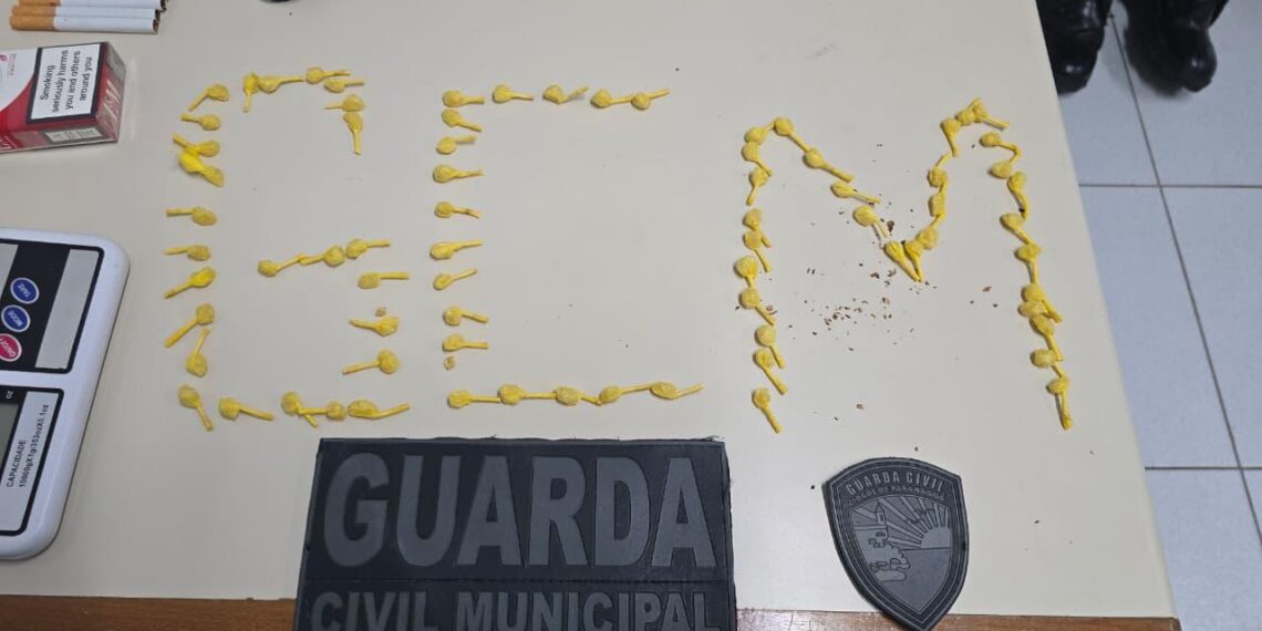 Abordagem por alta velocidade resulta na prisão de dois homens com 78 pedras de crack em Paranaguá